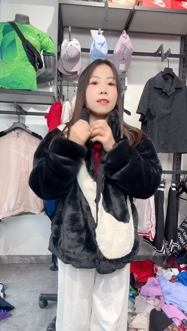 1272编码 瑕疵款直播间过款为准 尺码L165毛毛衣