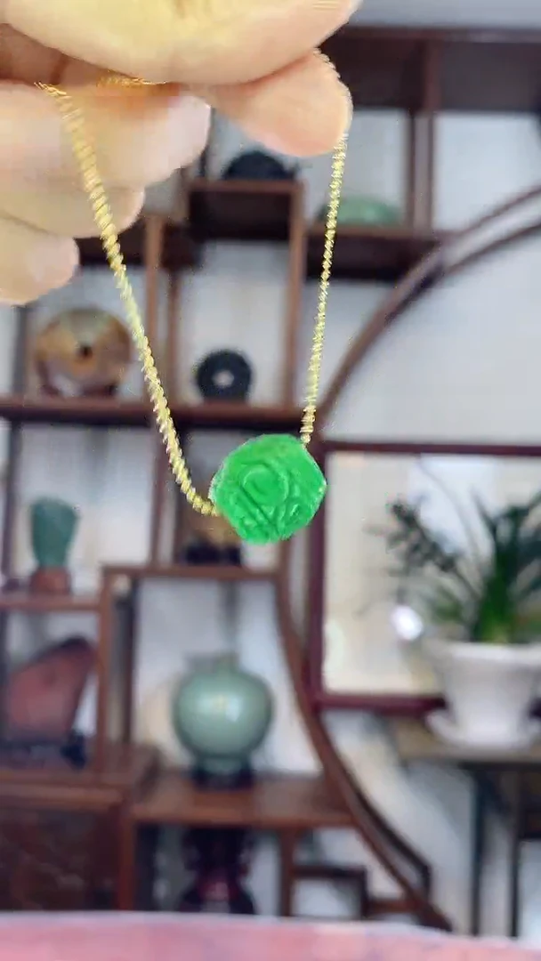 翡翠未镶嵌吊坠(赠链)X19干青吊坠