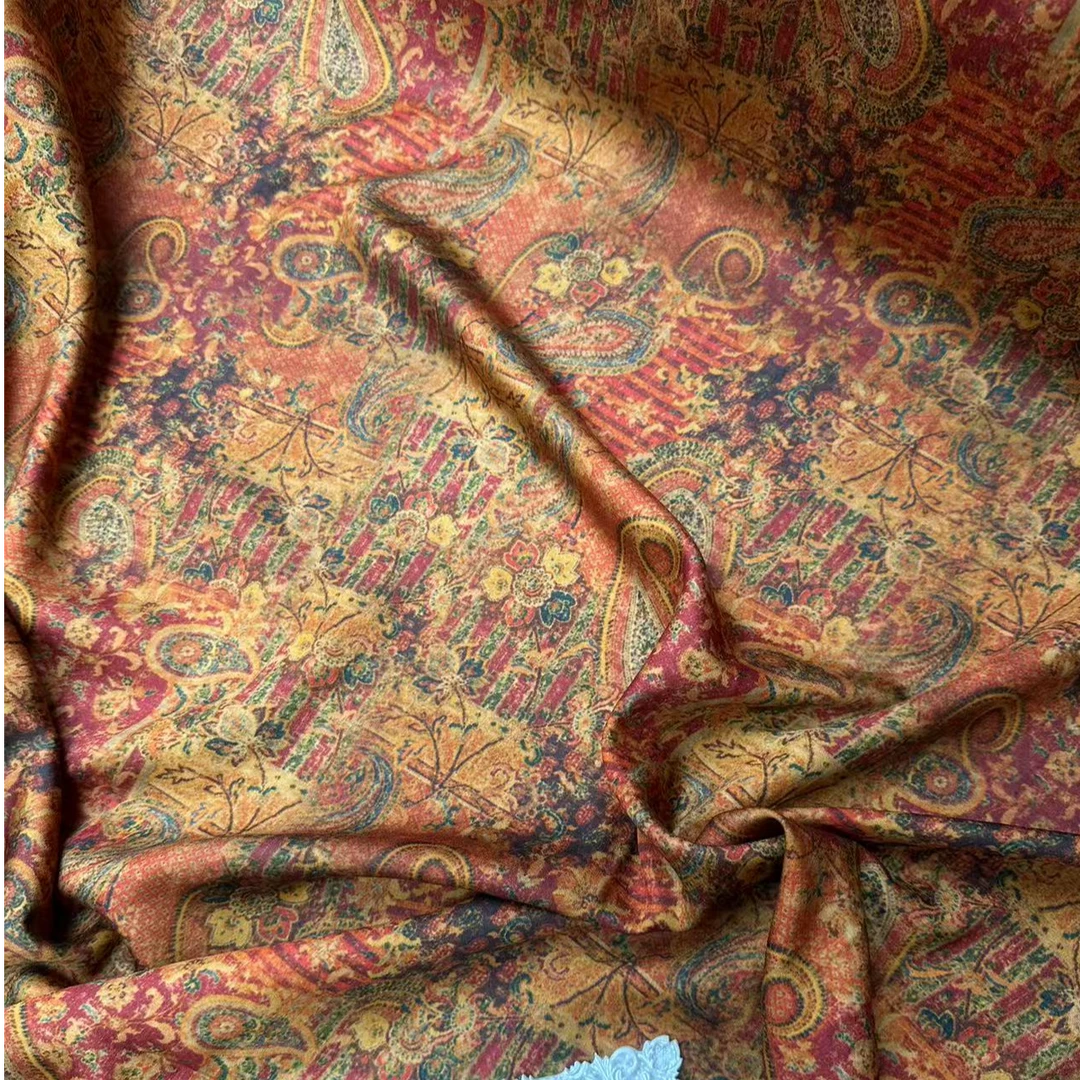 〔香云纱棉缎〕染底贡缎数码印花布料 小民族腰果花