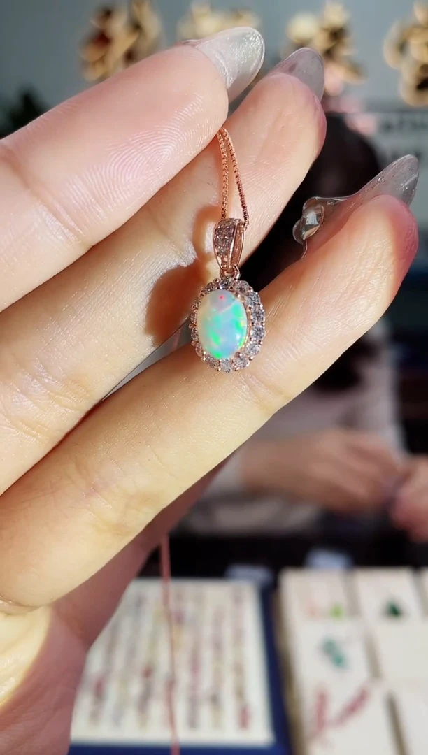 【闪购商品】欧泊吊坠银S925镶嵌无证书