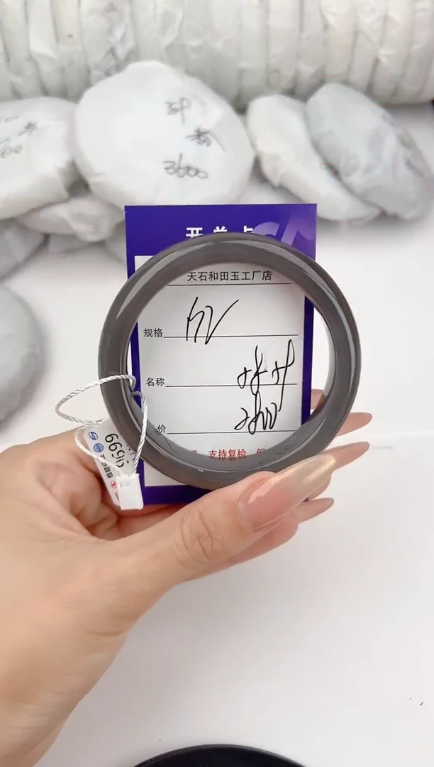 和田玉手镯未镶嵌132颜色微差无瑕疵