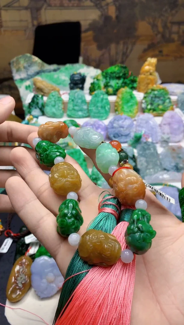 颈饰未镶嵌翡翠K****)天然A货翡翠
