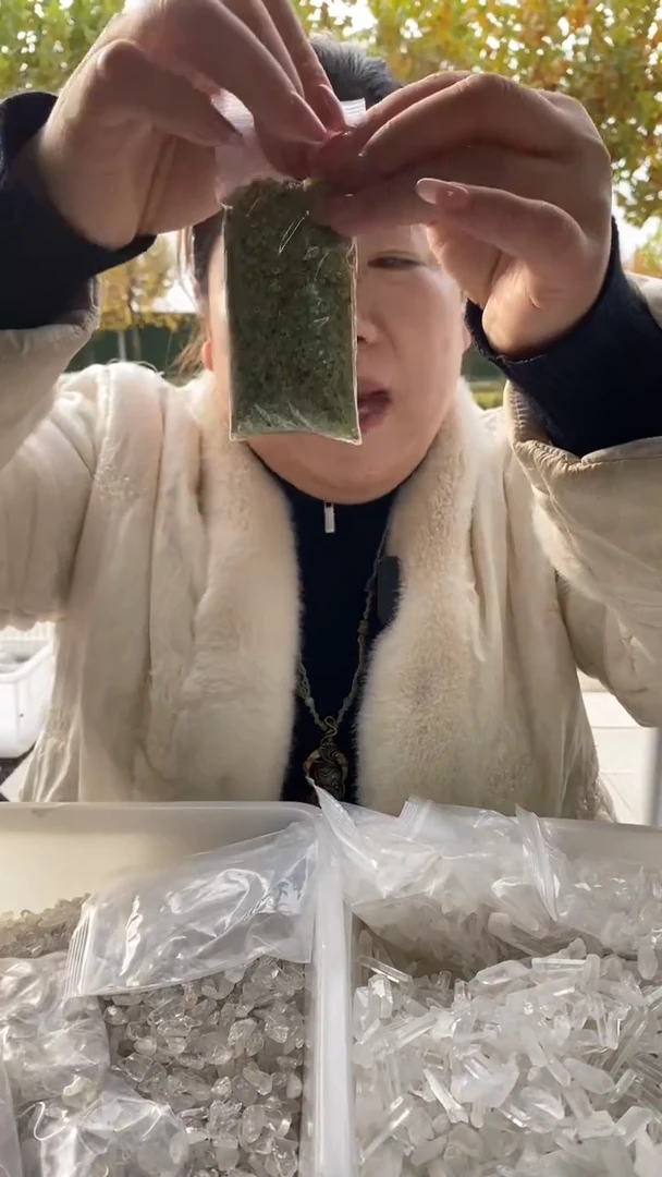 未镶嵌碎石橄榄石橄榄石碎石100g一袋多样性发货