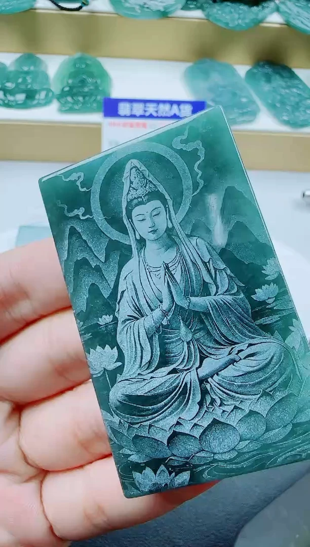 翡翠未镶嵌颈饰方观音