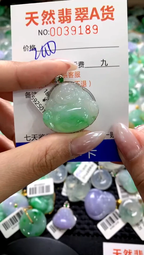 颈饰18K金镶嵌翡翠1111111111111111
