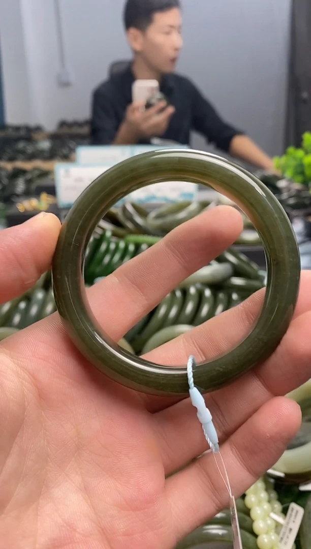 未镶嵌手镯和田玉56.5