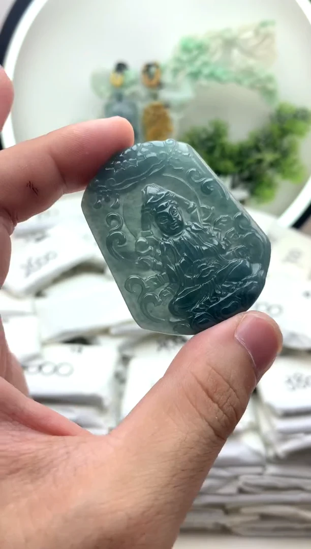 颈饰未镶嵌翡翠观音