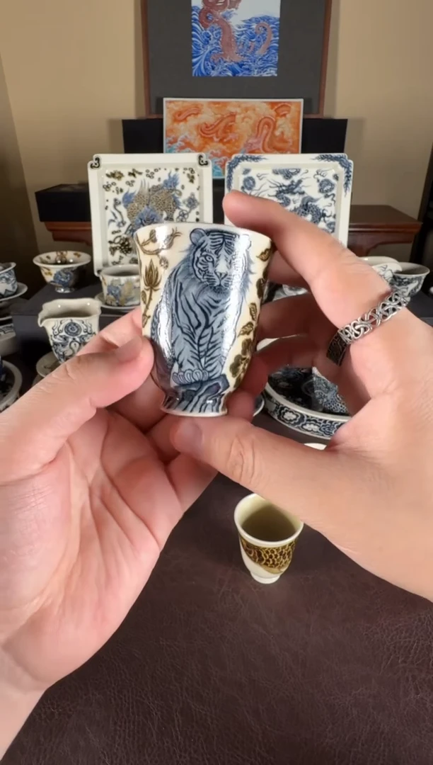 二号釉老虎纹闻香杯