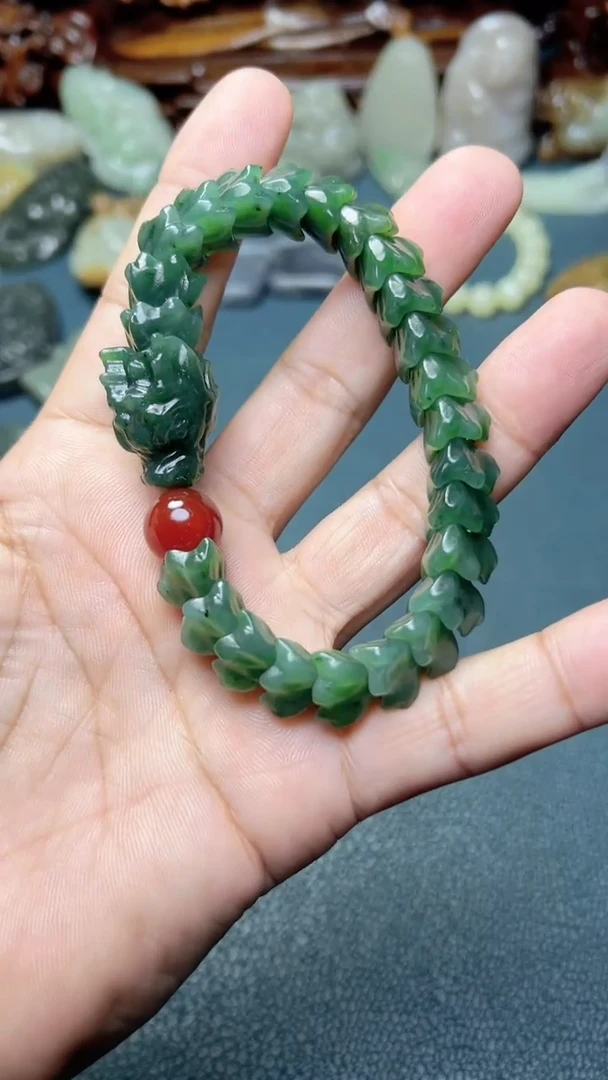 未镶嵌和田玉把件-