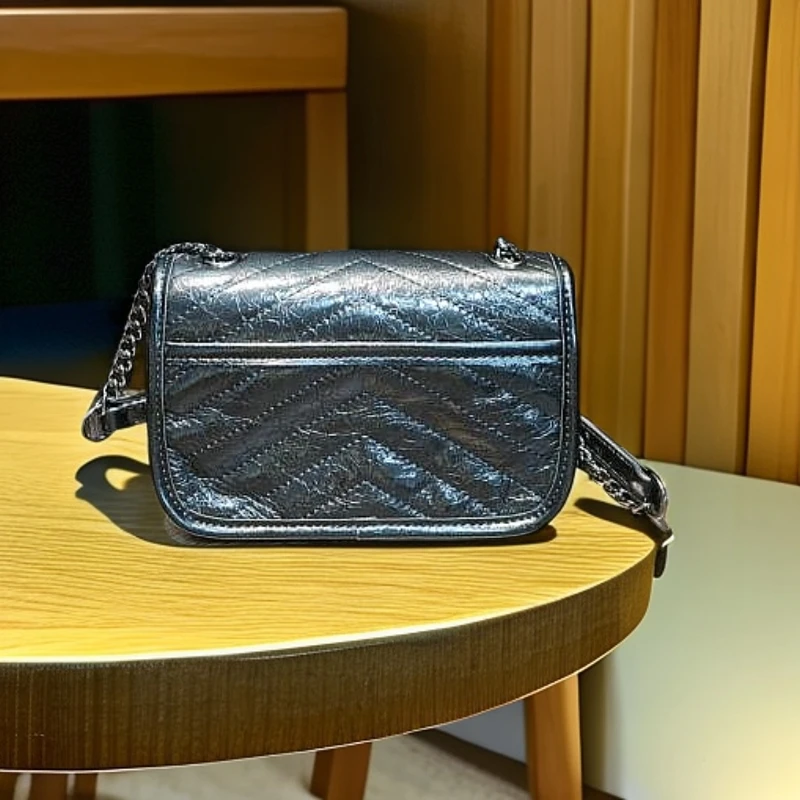 时尚潮流真皮新款女包斜挎包迷你号18cm邮差 10798 黑色