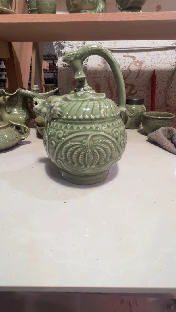 微瑕耀州窑倒流壶