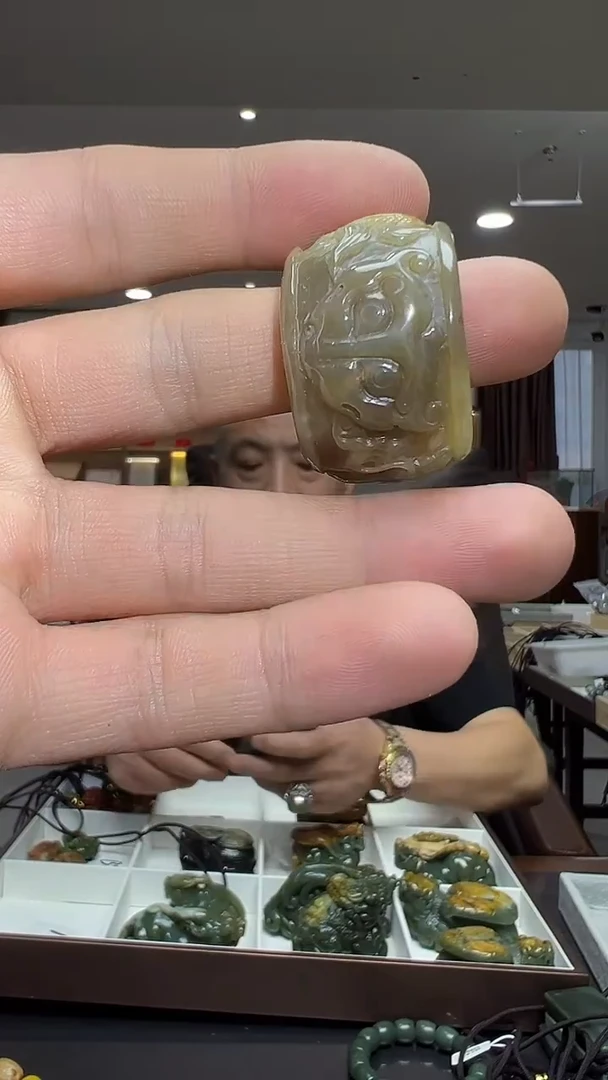 未镶嵌透闪石质玉把件扳指-多样性发货其中发一