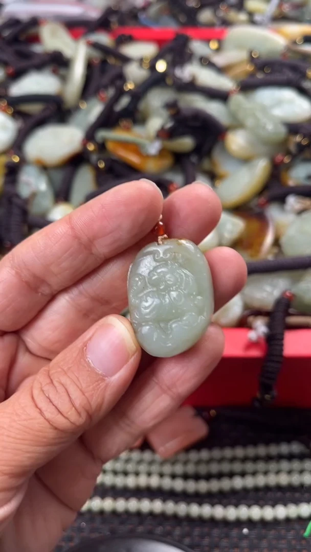 【闪购商品】和田玉颈饰未镶嵌多样性发货没有证书拍一发一有瑕
