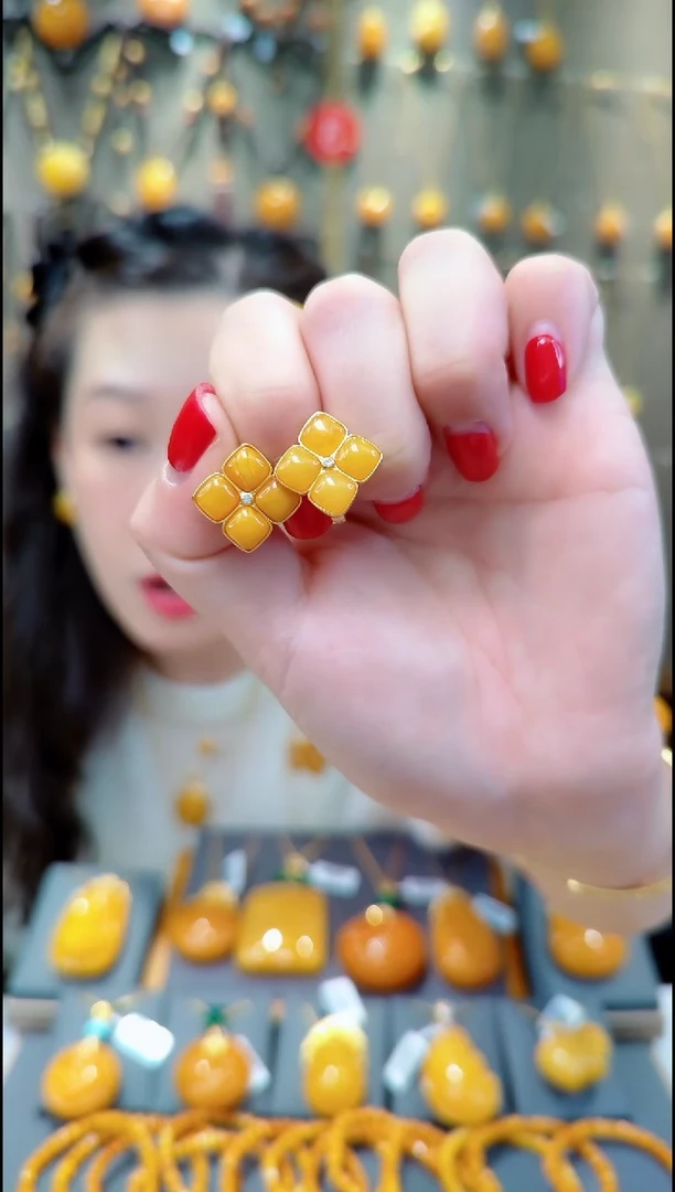 【闪购商品】蜜蜡耳饰银S925镀金镶嵌H528蜜蜡耳坠