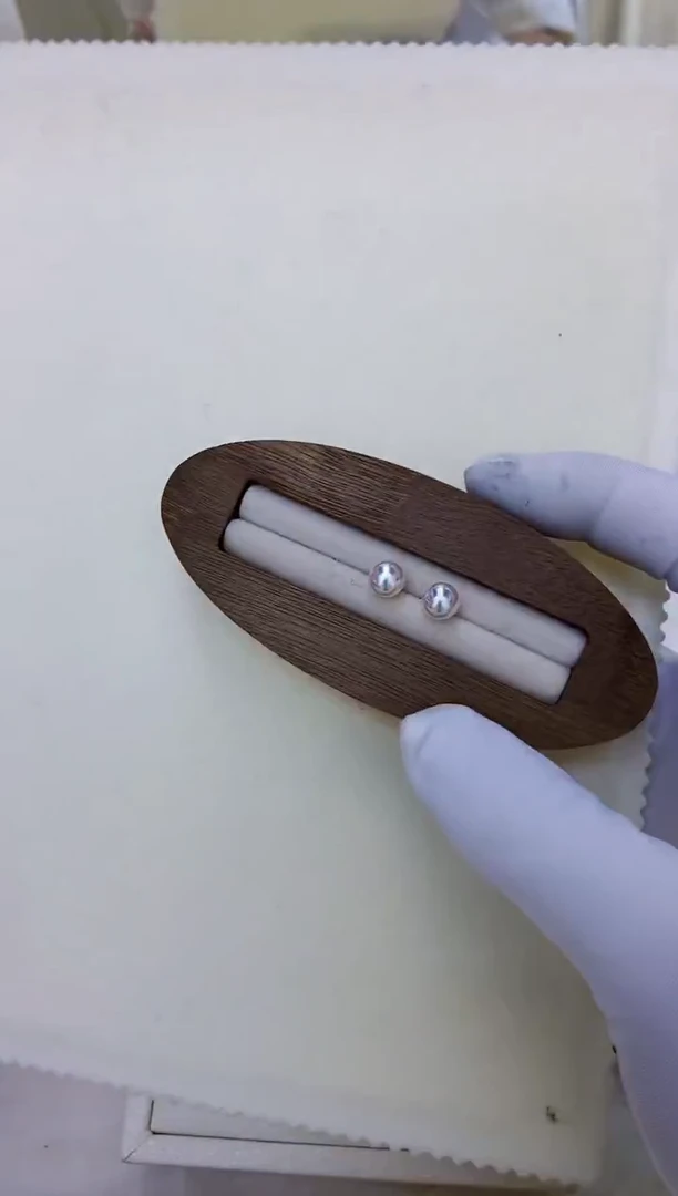 18K金镶嵌饰品海水珍珠6-7素钉定制