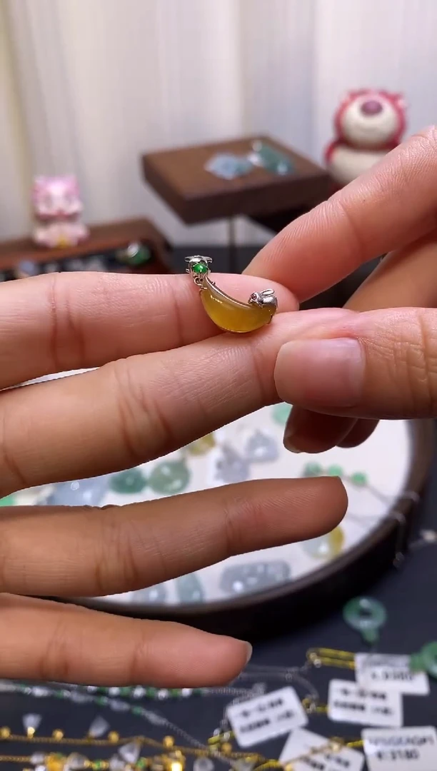 【闪购商品】翡翠颈饰18K金镶嵌月亮