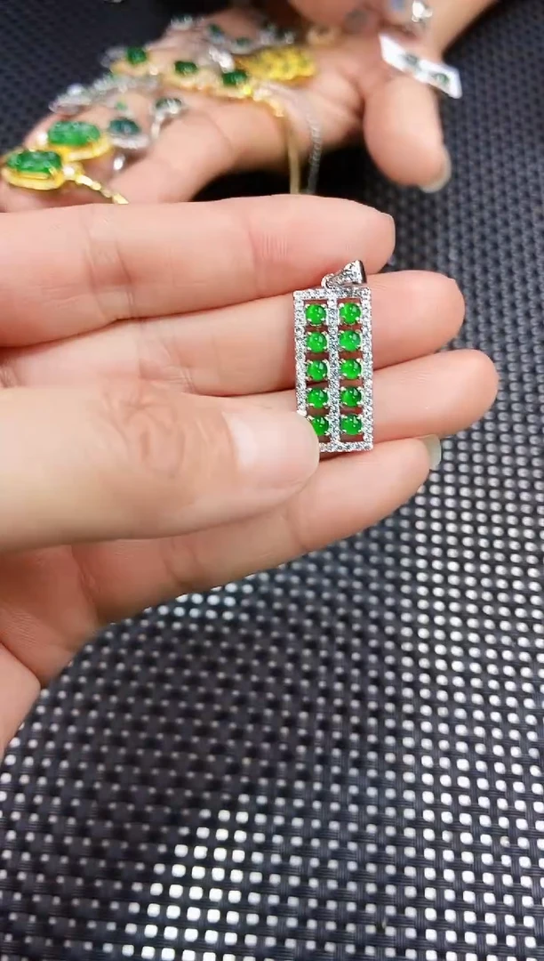 【闪购商品】翡翠颈饰未镶嵌111111111