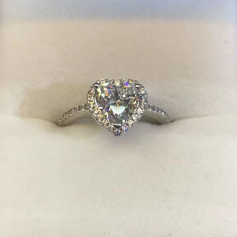高奢钻饰  微镶爱心戒指1.0CT