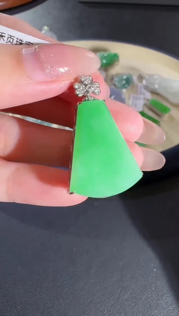 翡翠18K金镶嵌吊坠(不含链)【源头工厂】钻石镶嵌