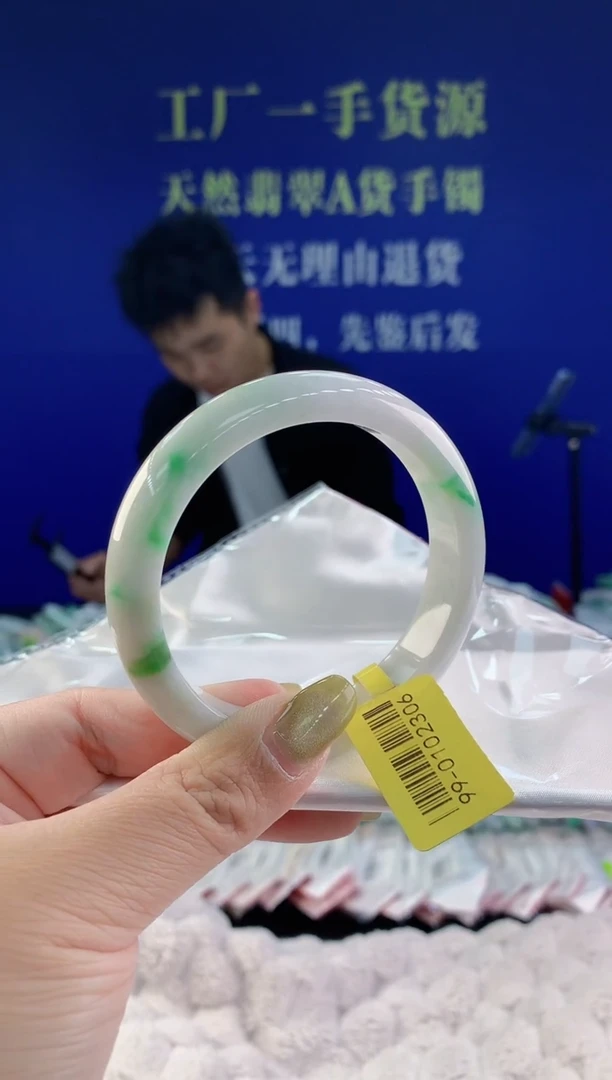 【闪购商品】翡翠手镯未镶嵌61天然A货翡翠
