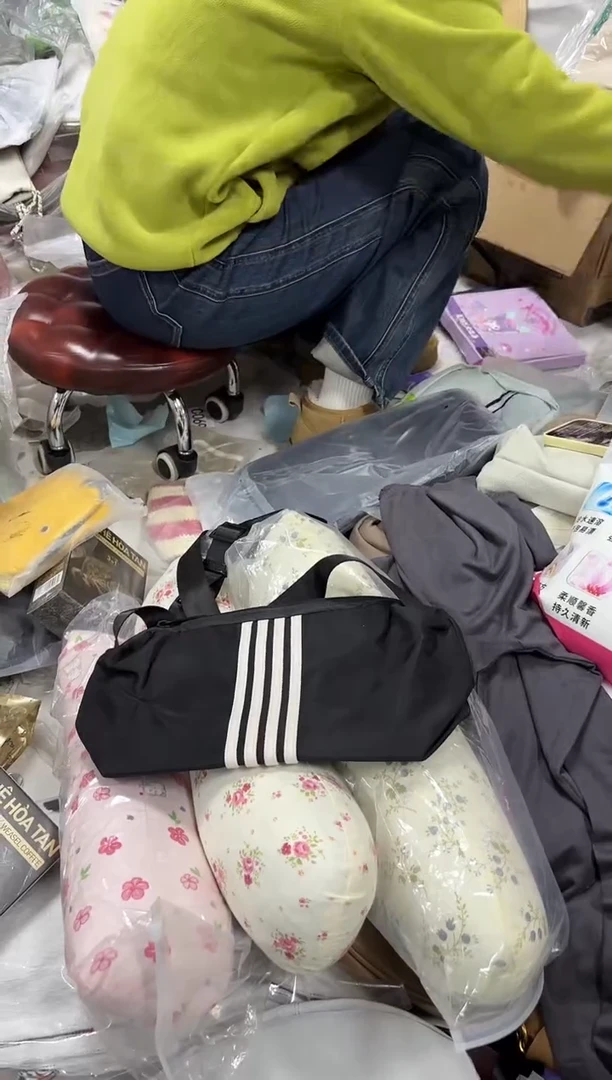 PVC点点小红心 没关注的关注一下主播