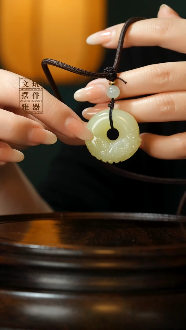 玉《貔貅平安扣吊坠》手把件摆件