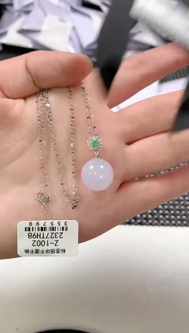 翡翠18K金镶嵌颈饰65