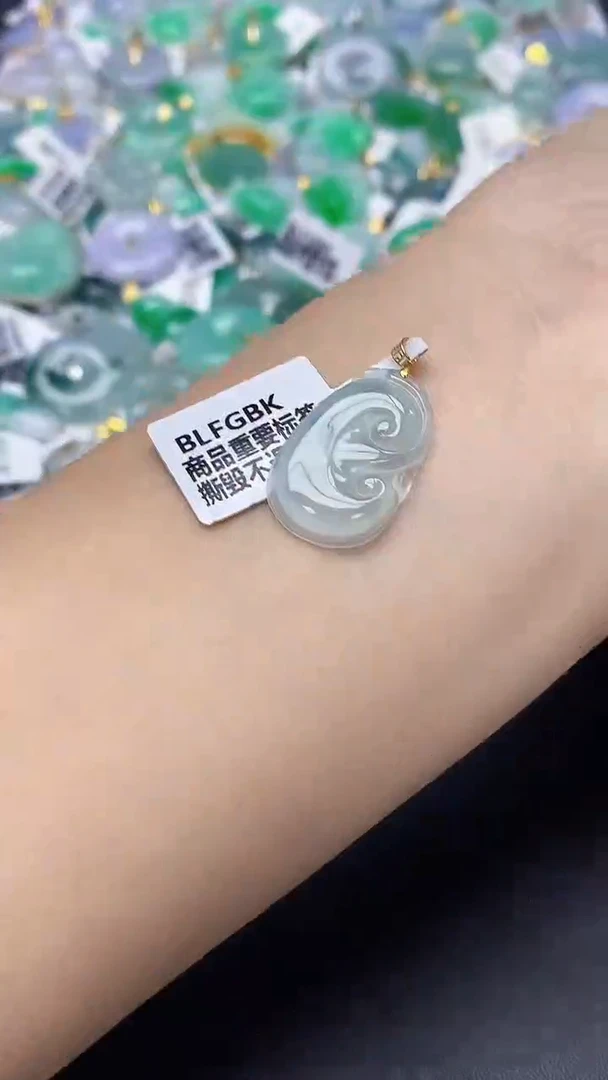 翡翠18K金镶嵌颈饰天然缅甸a货翡翠