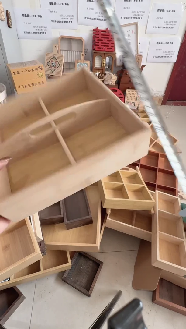 手提四宫格微瑕拍下不退不换无售后