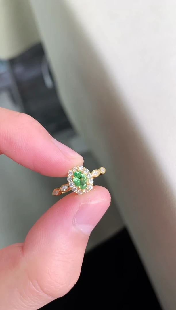 银S925镶嵌戒指石榴石（沙弗莱）戒指