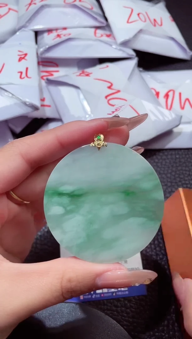 颈饰18K金镶嵌翡翠540