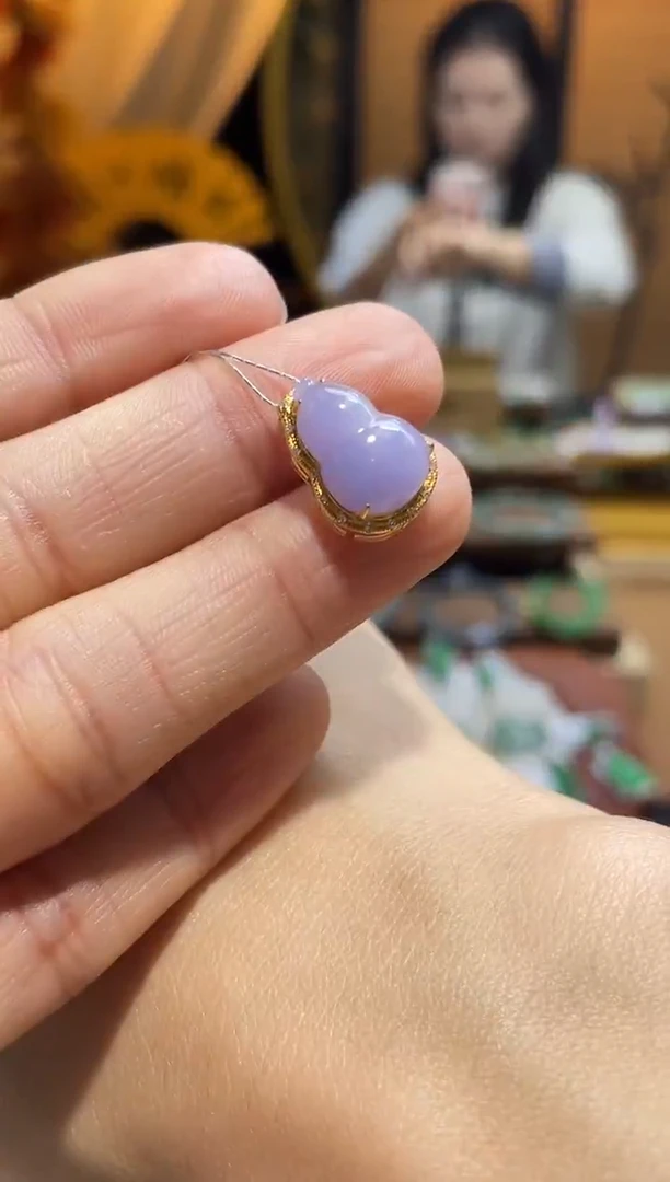颈饰18K金镶嵌翡翠葫芦