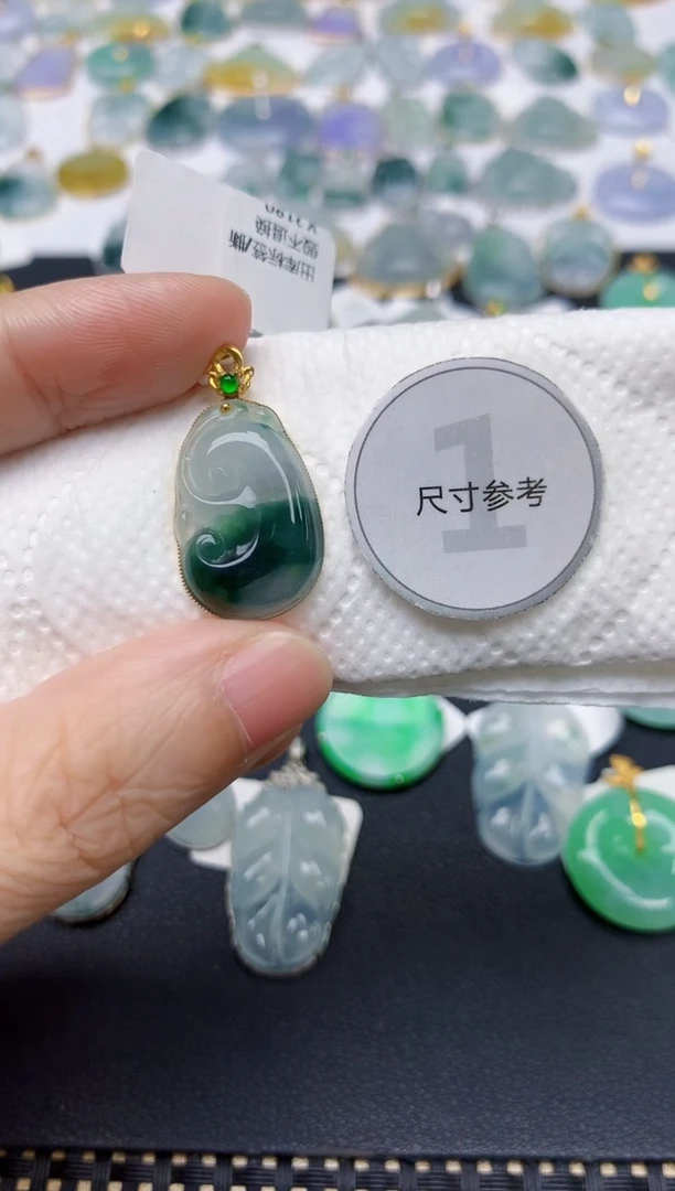 翡翠18K金镶嵌颈饰天然缅甸A货翡翠