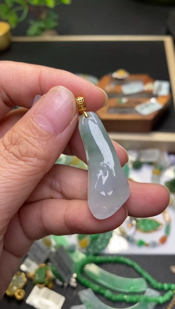 颈饰18K金镶嵌翡翠净货25899