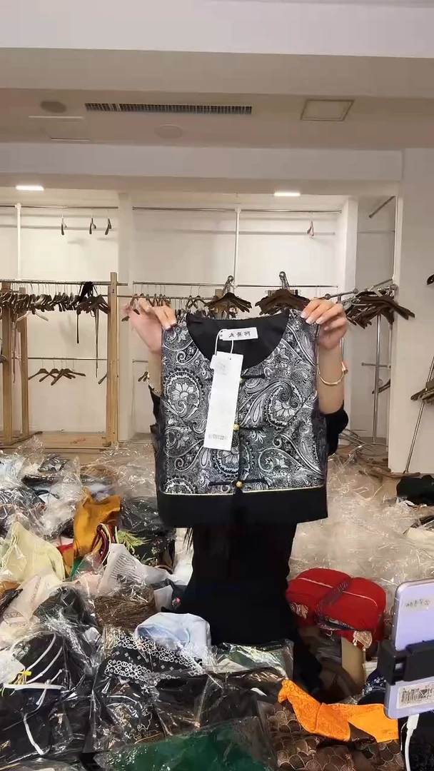 马甲       M码       80-110斤