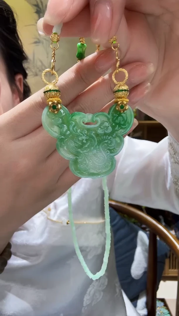 颈饰未镶嵌翡翠吊坠