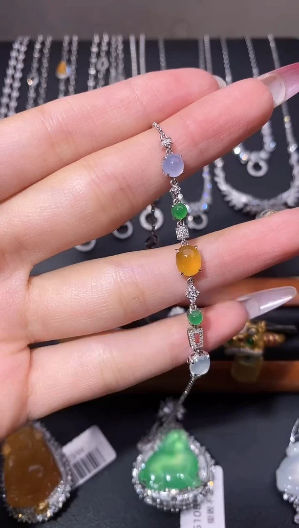 颈饰18K金镶嵌翡翠手链