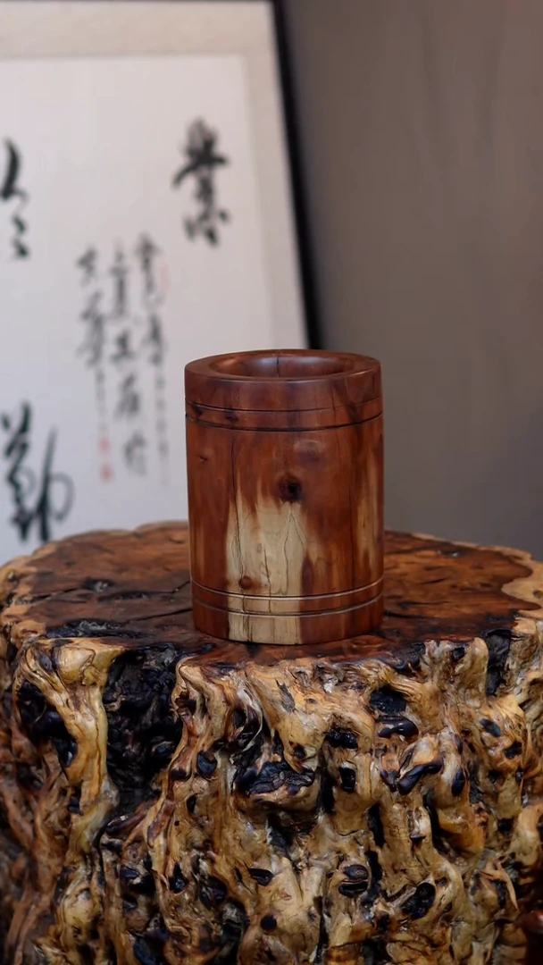 枣木百年鸡心枣木竹节笔筒