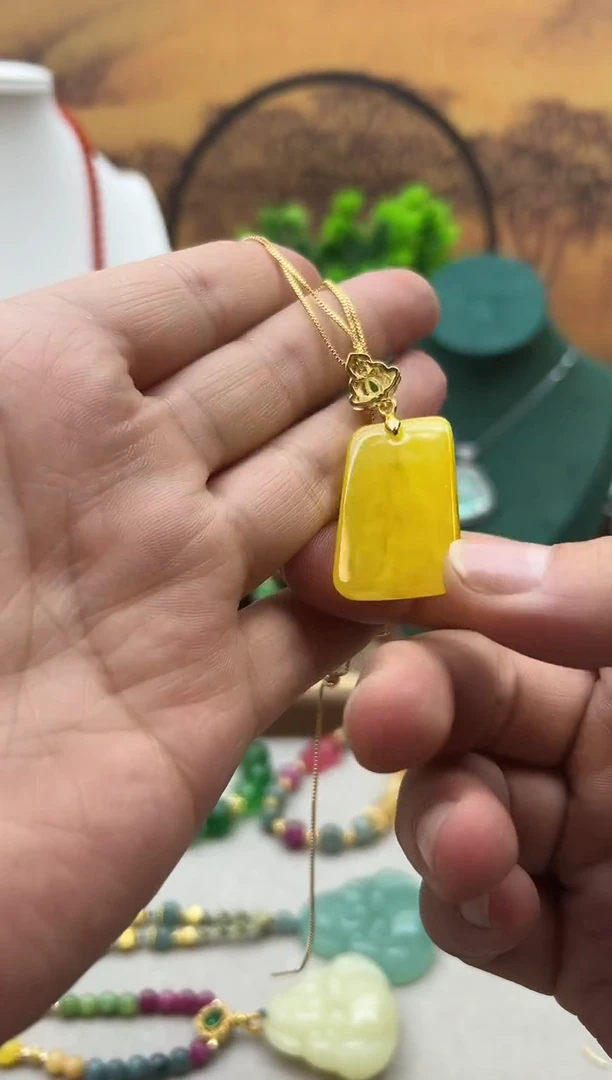 14K金镶嵌吊坠(赠链)蜜蜡D63