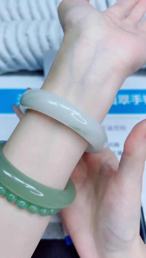 未镶嵌手镯石英质玉226/56