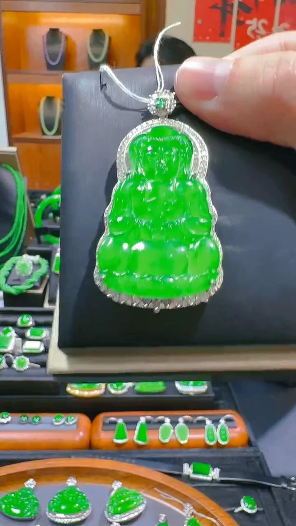 【闪购商品】翡翠吊坠(赠链)银S925镶嵌天然A货翡翠