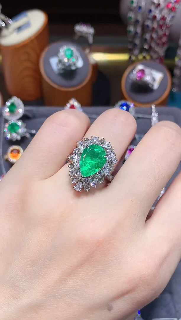 祖母绿戒指18K金镶嵌3.76ct