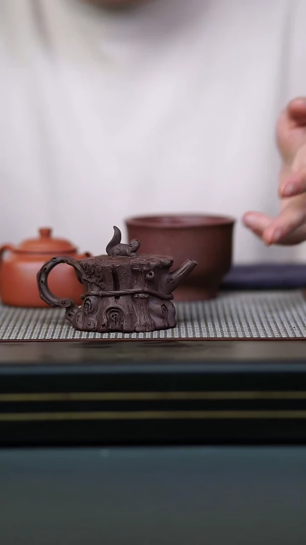 茶壶紫砂全手紫泥松鼠束财100cc