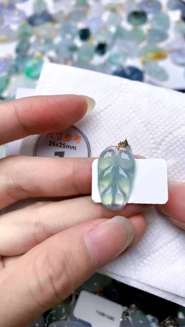 颈饰18K金镶嵌翡翠天然A货翡翠