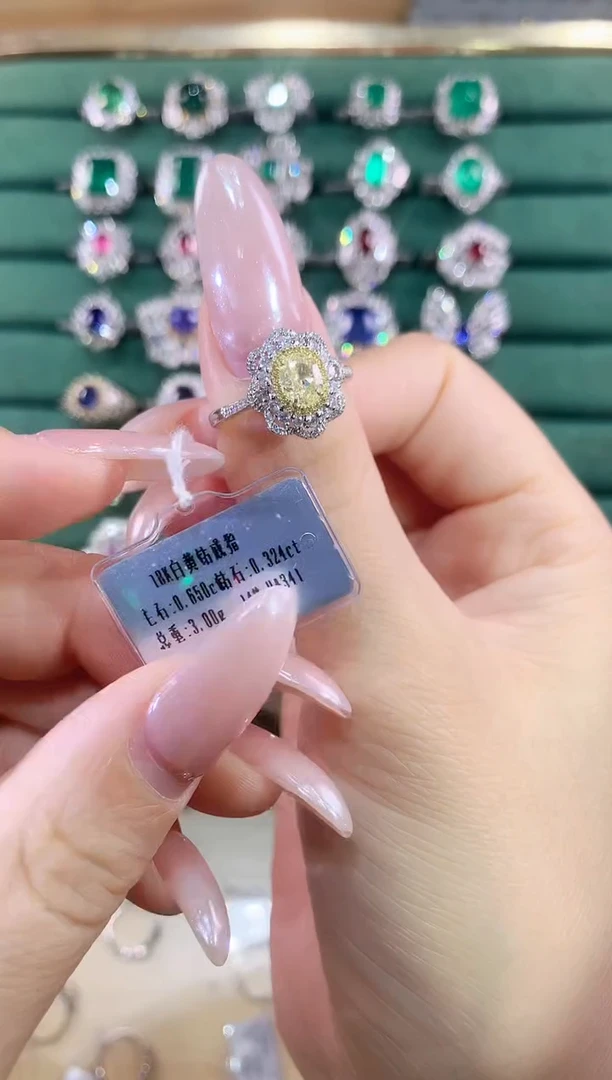 18K金镶嵌戒指钻石戒指