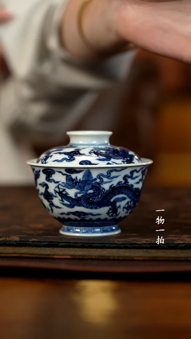 潇*微瑕青花五龙两才盖碗（合缝不好）