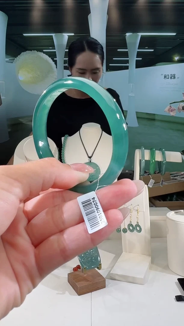 翡翠手镯未镶嵌纯天然A货翡翠  55圈