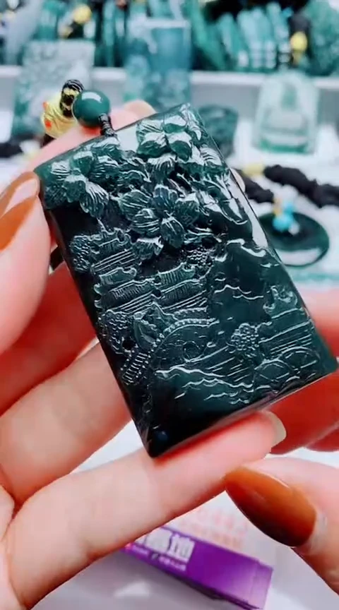 颈饰未镶嵌翡翠