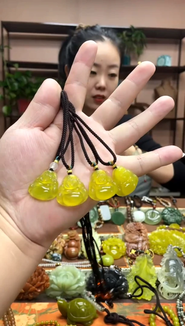 未镶嵌岫玉吊坠多样性发货发其中之一