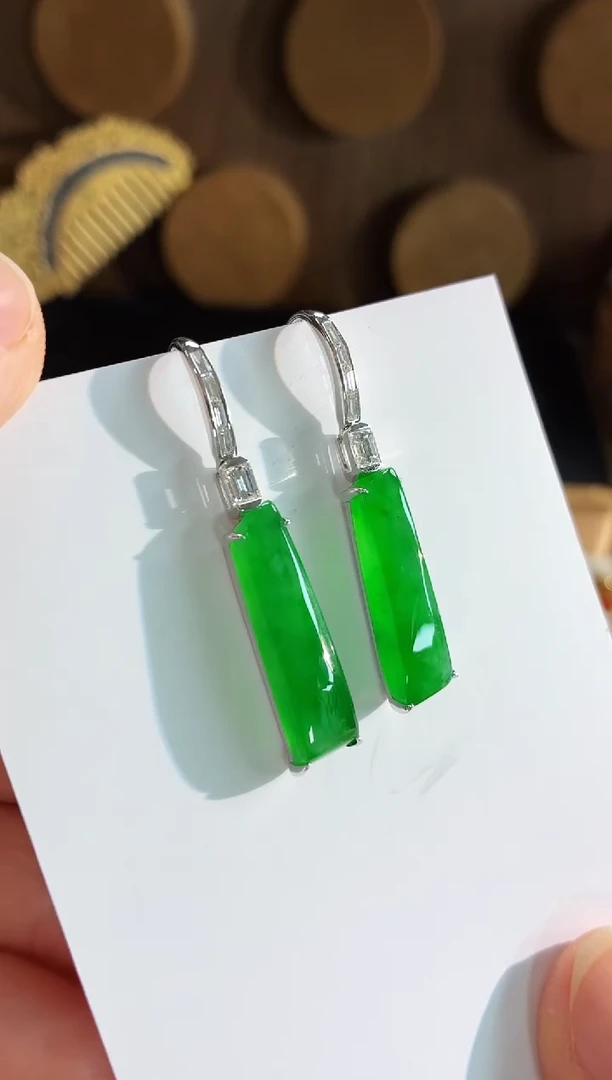 18K金镶嵌翡翠耳饰耳饰